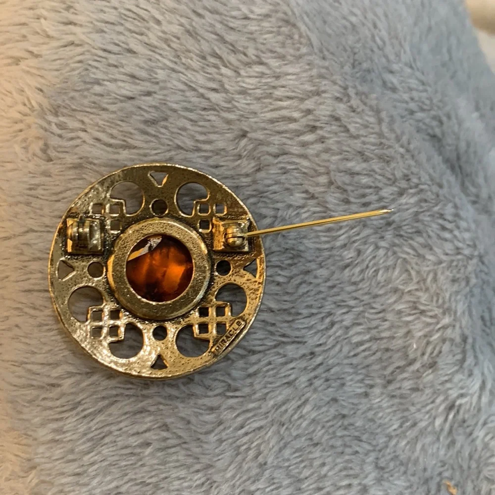 Vintage Miracle‎ Brooch Signed Beautiful Center Stone